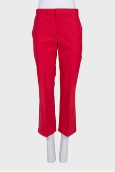 Red trousers with a tag