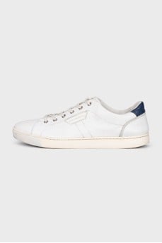 Men's white sneakers with a relief pattern