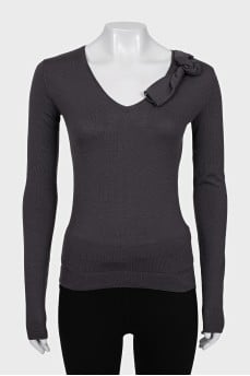 Wool pullover with a bow
