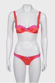 Silk lingerie set with tag