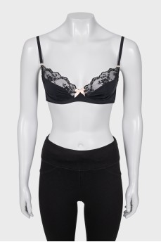 Lace-insert bra with tag