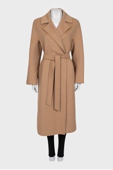 Beige coat for the smell