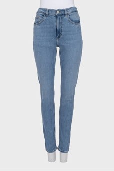 Mid-rise tapered blue jeans
