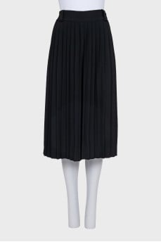 Black pleated culottes
