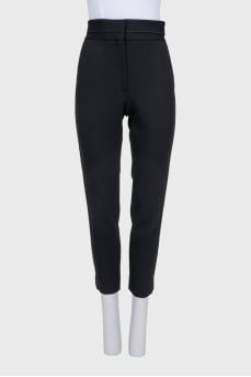Tapered trousers with a wide waistband