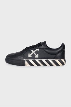 Men's sneakers with a branded patch and print