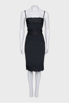 Fitted dress with lace straps