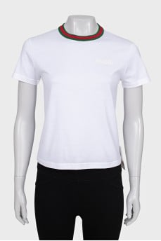 T-shirt with accent collar and tag