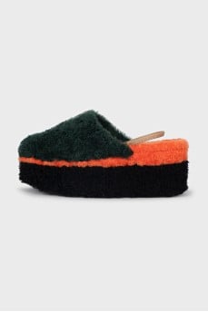Fur clogs with a strap