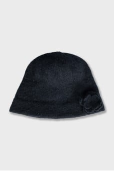 Black hat with removable decoration