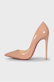 Beige patent leather pumps
