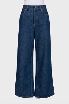 Blue jeans with a tag