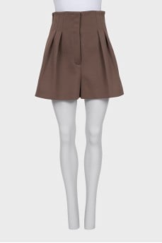 High-waisted pleated shorts