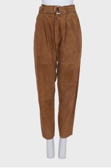 Brown trousers with a belt