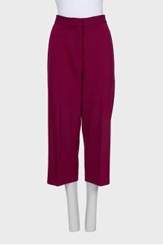 Cropped trousers with creases