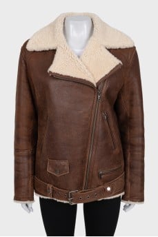 Brown sheepskin coat with a beveled zipper