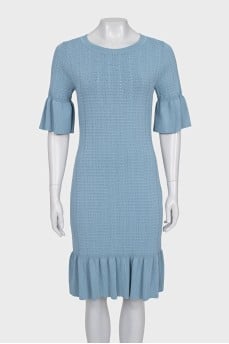 A fitted dress decorated with ruffles