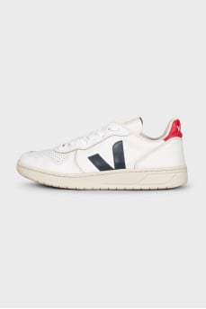 White leather sneakers with contrasting heels
