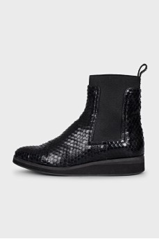 Textured leather boots with elastic bands