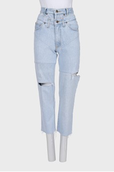 High-waisted jeans with a ripped effect