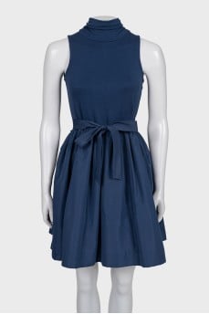 Fitted dress with a full skirt and belt