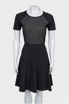 Fitted black dress with short sleeves