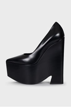 Leather wedge shoes with tag