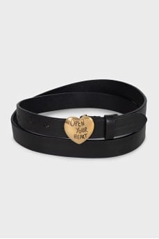 Leather belt with a figured buckle with a tag