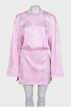 Fitted dress with wide sleeves