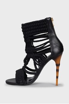 Knitted sandals with a figured heel