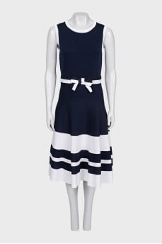 Two-tone dress decorated with a bow