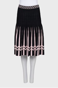 Elasticated skirt with a contrasting pattern