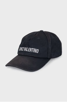 Black cap with branded embroidery