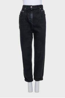 Black rolled-up jeans with a belt