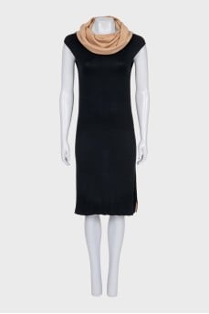 Black dress with a voluminous collar