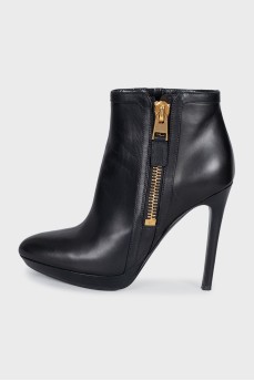 Leather ankle boots with heels and a gold zipper