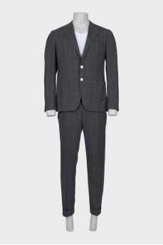 Men's suit in a large check