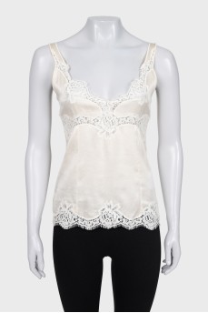 Fitted tank top with lace trim