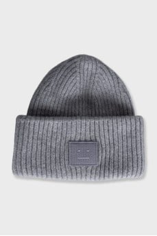 Wool hat with branded patch