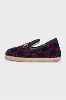 Insulated slip-ons with a signature print