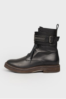 Shoes on lacing and lightning with buckle