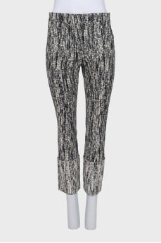 Cropped mid-rise trousers with a printed pattern