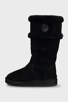 Insulated suede boots without fastening