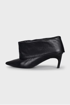 Leather ankle boots with a wide top