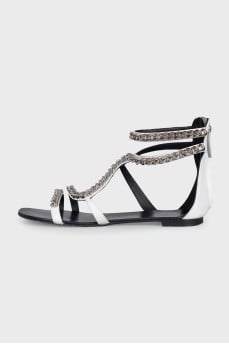 White leather sandals decorated with chains