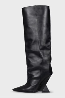Leather boots with an accent heel