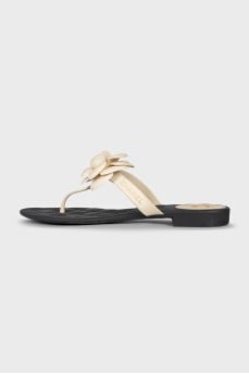 Flip-flops with a signature flower