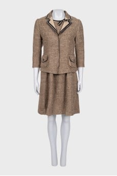 Fitted dress with a buttoned jacket