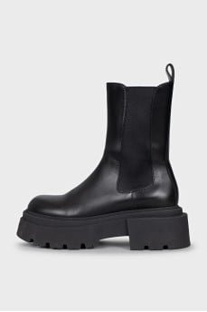 Black round-toe boots