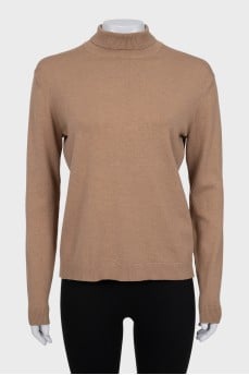 Brown straight-cut turtleneck